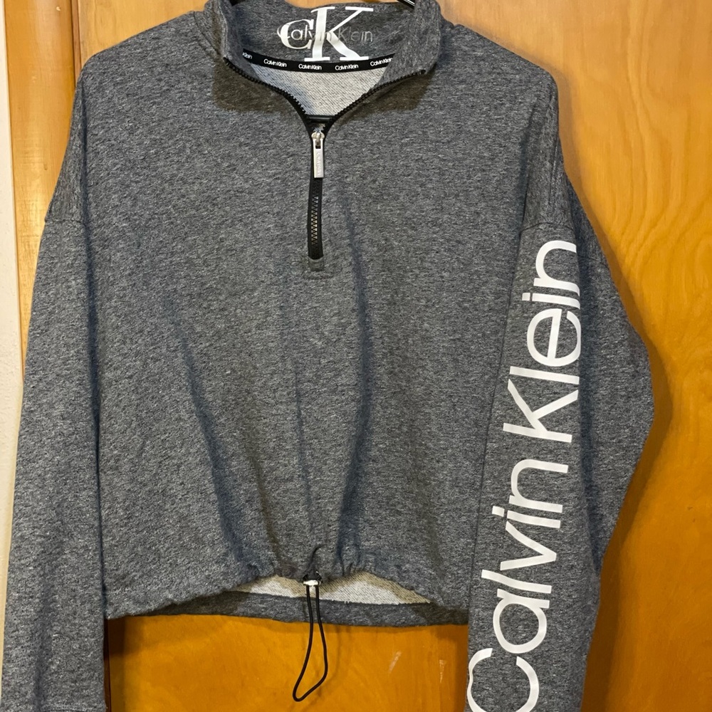 Calvin Klein Crop quarter zip Sweater size Medium